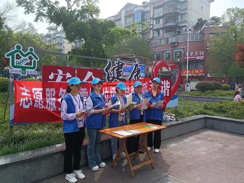 生活垃圾分類(lèi)+“市民隨手拍” 共同守護(hù)美麗“酒城”