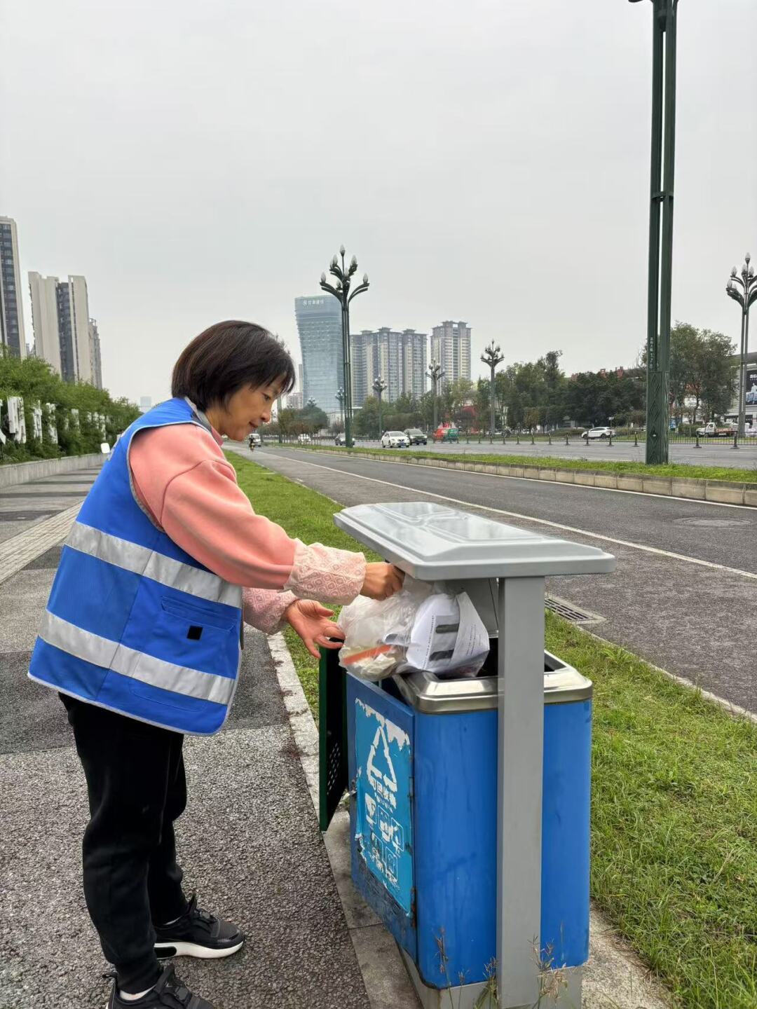 加強重點街道巡查上報，提升城市管理水平